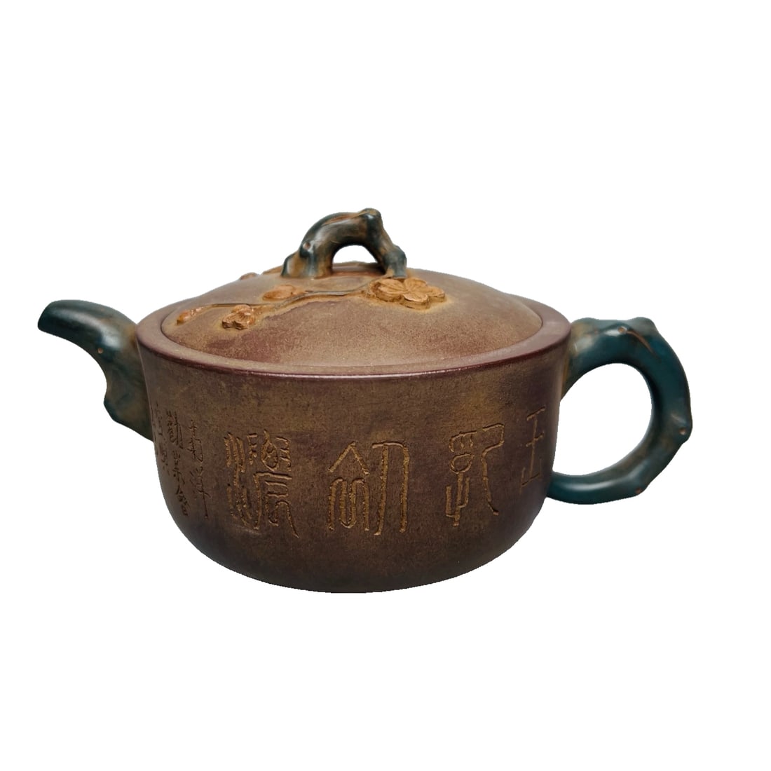 Late Qing to Republic Era Plum Blossom Zisha Teapot: Old purple clay teapot, capacity 400cc, made by Fan Dasheng during the late Qing Dynasty and the Republic of China period. The teapot has a simple and dignified shape, with delicate plum blossom carvi