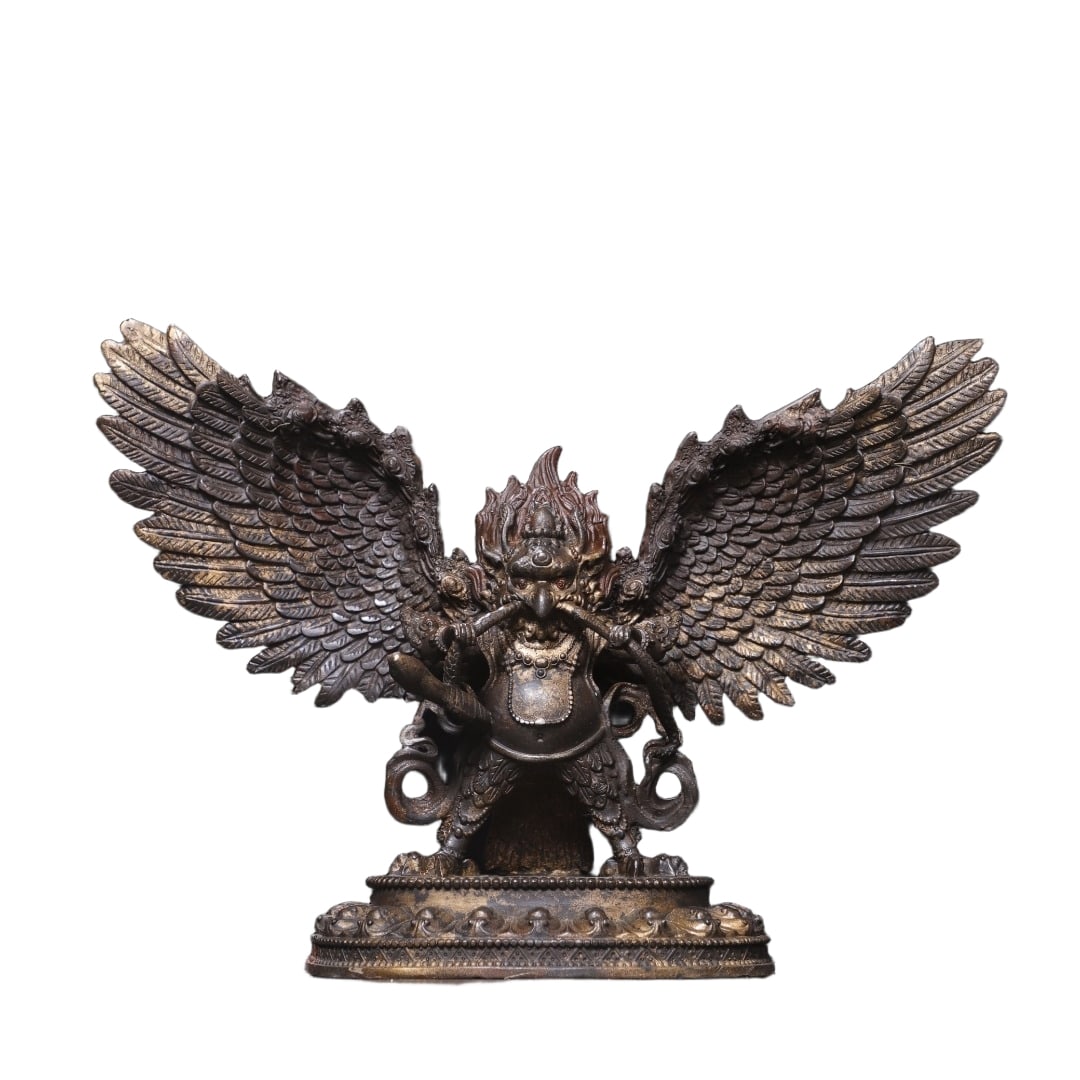 Bronze Gilded Garuda Buddha Statue: This copper gilt statue of Garuda Buddha, measuring 25 cm in height, 37 cm in width, and 9.5 cm in thickness, weighing 2.45 kg, is an antique treasure suitable for home worship. The statue features a