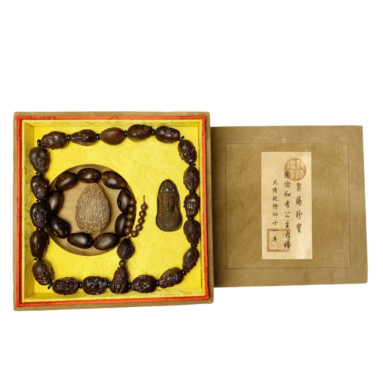 Agarwood Handheld Bead Pendant: This agarwood handheld bracelet pendant emits a faint fragrance, as shown in the picture. Agarwood is renowned for its unique aroma and texture, making it a great item for collection and wearing. The