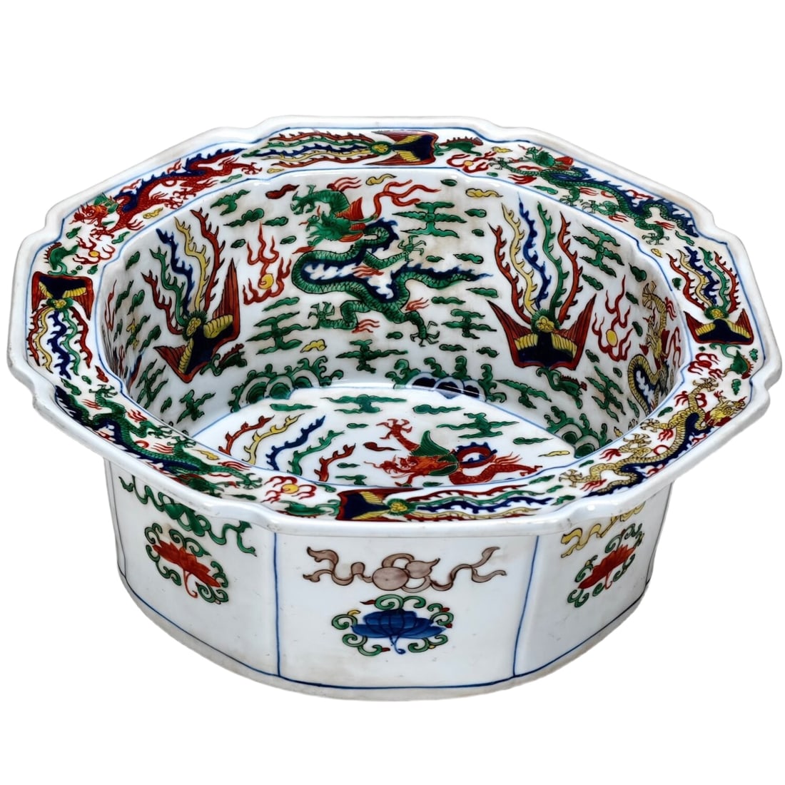 Ming Wanli Blue and White Polychrome Dragon and Phoenix Gourd Basin: Ming Dynasty Wanli period blue and white polychrome dragon and phoenix motif melon ribbed basin, exquisitely crafted with top-notch painting. The painting features delicate and smooth lines, skillful