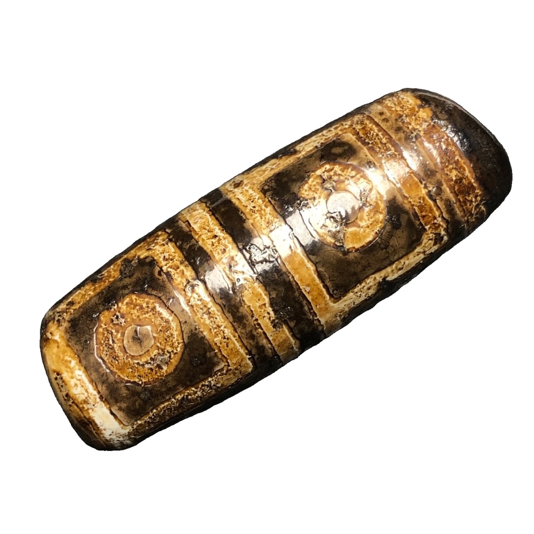 Four-eyed Dzi Beads of Tibet: This four-eyed dzi bead from Tibet has an aged patina, showcasing the accumulation of years. It measures 3.7×1.4 centimeters and weighs 11 grams. The surface of the dzi bead is smooth with clear text