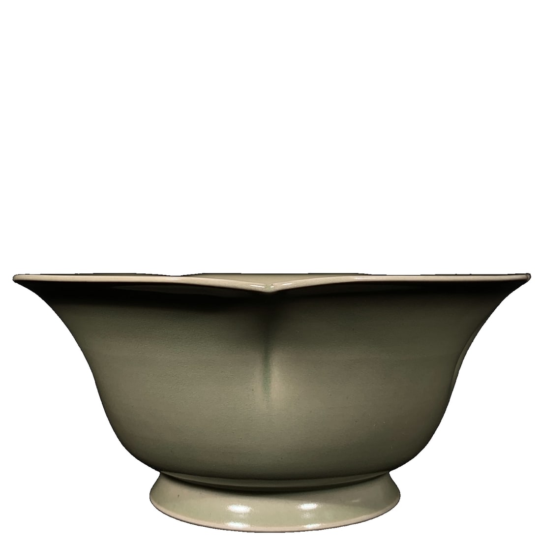 Tang Yue Kiln Carved Yujinyuan Bowl: Tang Dynasty Yue Kiln Bowl with "Yujin Garden" Inscription, Height: 7.5 cm, Diameter: 17 cm. This bowl is distinguished by its exquisite craftsmanship, notably the inscription "Yujin Garden," which