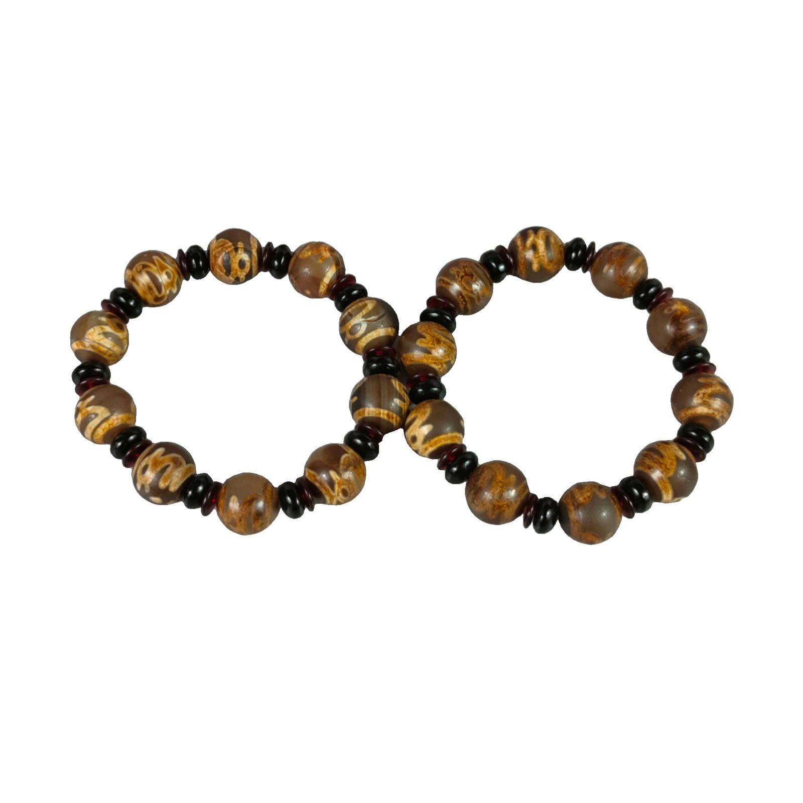 Exquisite Agate Bracelet: This exquisite agate bracelet features vibrant colors and a fine texture, making it suitable for daily wear or collection. In traditional culture, agate symbolizes peace and happiness. Wearing this