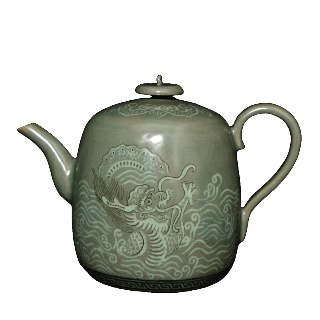 Song Dynasty Celadon Sea Dragon Pattern Pot: This Goryeo celadon vase with sea and dragon motifs from the Song Dynasty measures 21×27 cm, showcasing profound historical significance and artistic allure. The intricate dragon patterns and sea mot