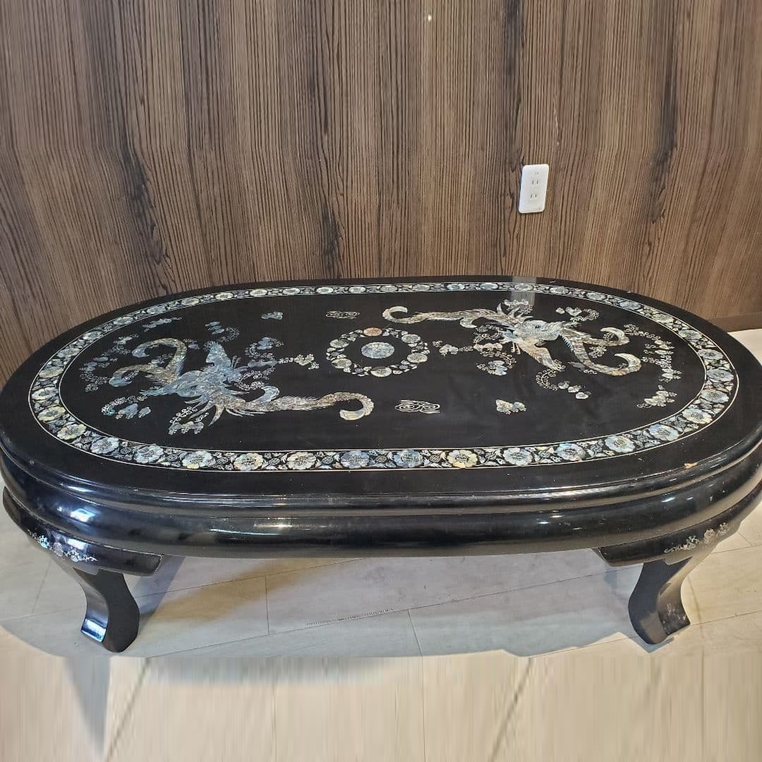 Oval wooden table in Asian style. (1 of 15)