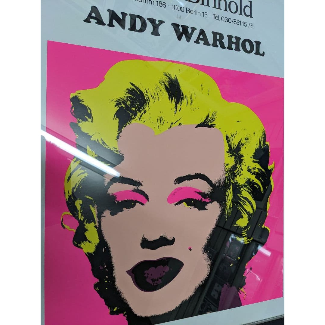 Andy Warhol, Andy Warhol: Andy Warhol, Andy Warhol Framed Marilyn Monroe by Andy Warhol. Silkscreen printing (printmaking) + offset printing (reproduction). The pink sections are created using the silkscreen printing technique