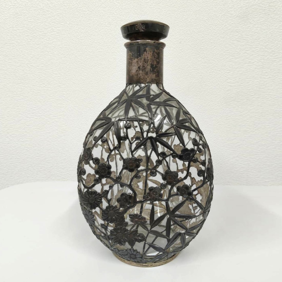 Antique Silver Vase (Sv950), the body adorned with motifs of bamboo, chrysanthemum, and plum (1 of 16)