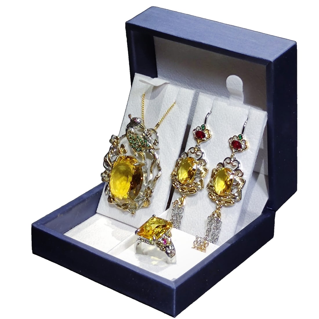 Silver Gold-plated Diamond Inlaid Yellow Gemstone Jewelry Set: Silver with gold detailing and diamond-inlaid yellow gemstone jewelry set, comprising a yellow gemstone pendant, ring, and earrings. The design is exquisite, and the craftsmanship is meticulous. The y