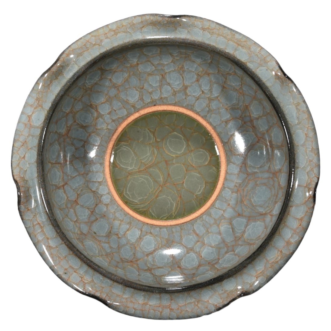 Song Dynasty Guan Kiln Two-tone Crackle Glaze Inscribed Brush Washer: This Song Dynasty Guan kiln two-tone crackle-glazed brush washer with a floral rim stands 6 centimeters tall and has a diameter of 24 centimeters, showcasing the exceptional craftsmanship of Song Dyna