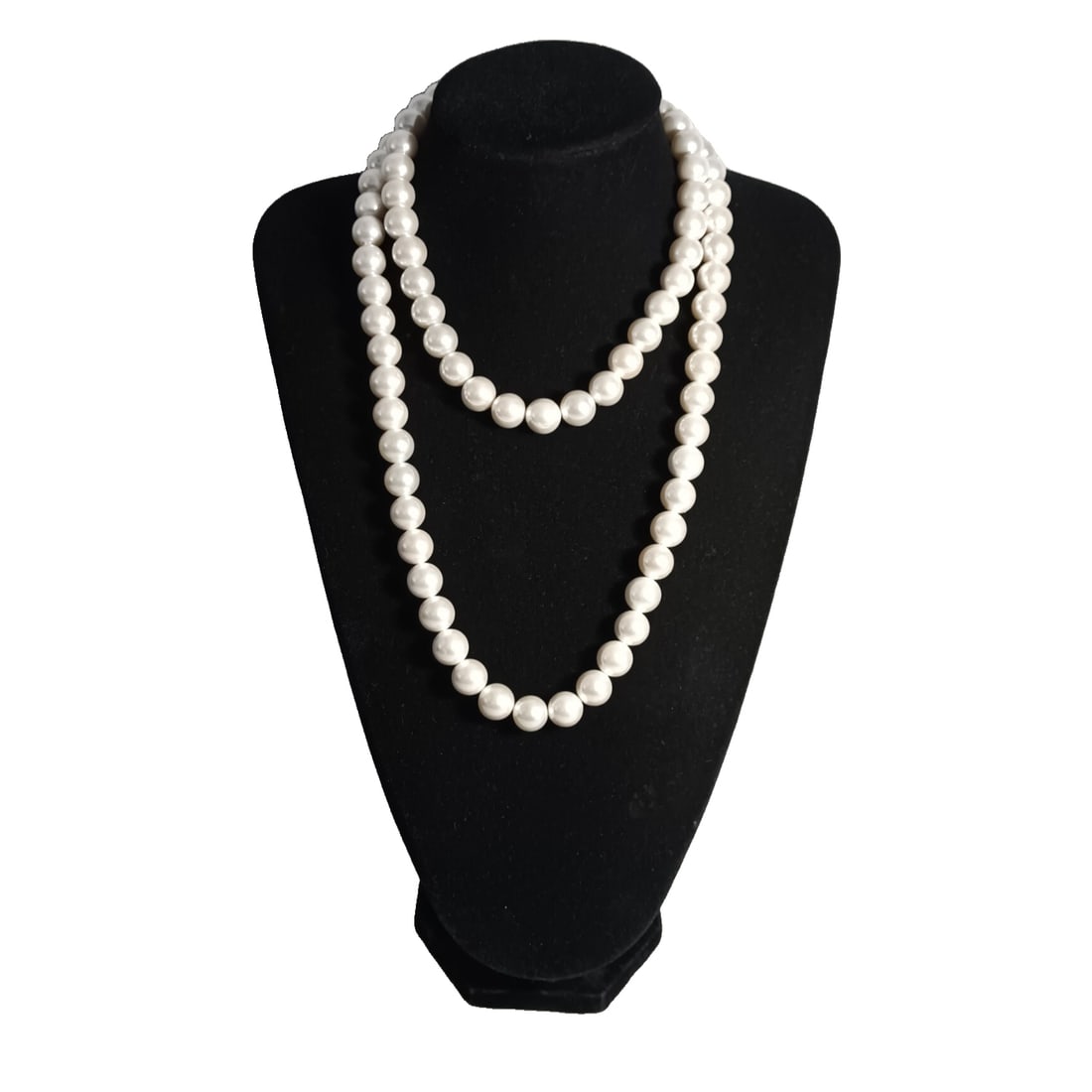 Old Collection of Pearl Prayer Beads: An antique collection of old pearl prayer beads, preserved in excellent condition with a superbly perfect appearance. Each pearl is full and lustrous, with a tight stringing of beads. The overall desi