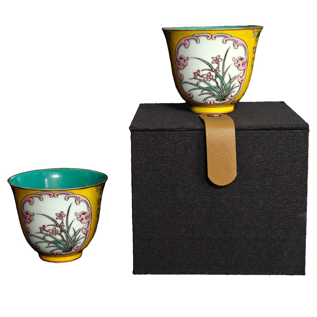 Qing Dynasty Qianlong Enamel Cup: A pair of enamel-painted cups from the Qianlong period of the Qing Dynasty, marked "Made in the Qianlong period of the Great Qing." Dimensions: 5.8 cm in height and 7 cm in diameter. These cups, havin