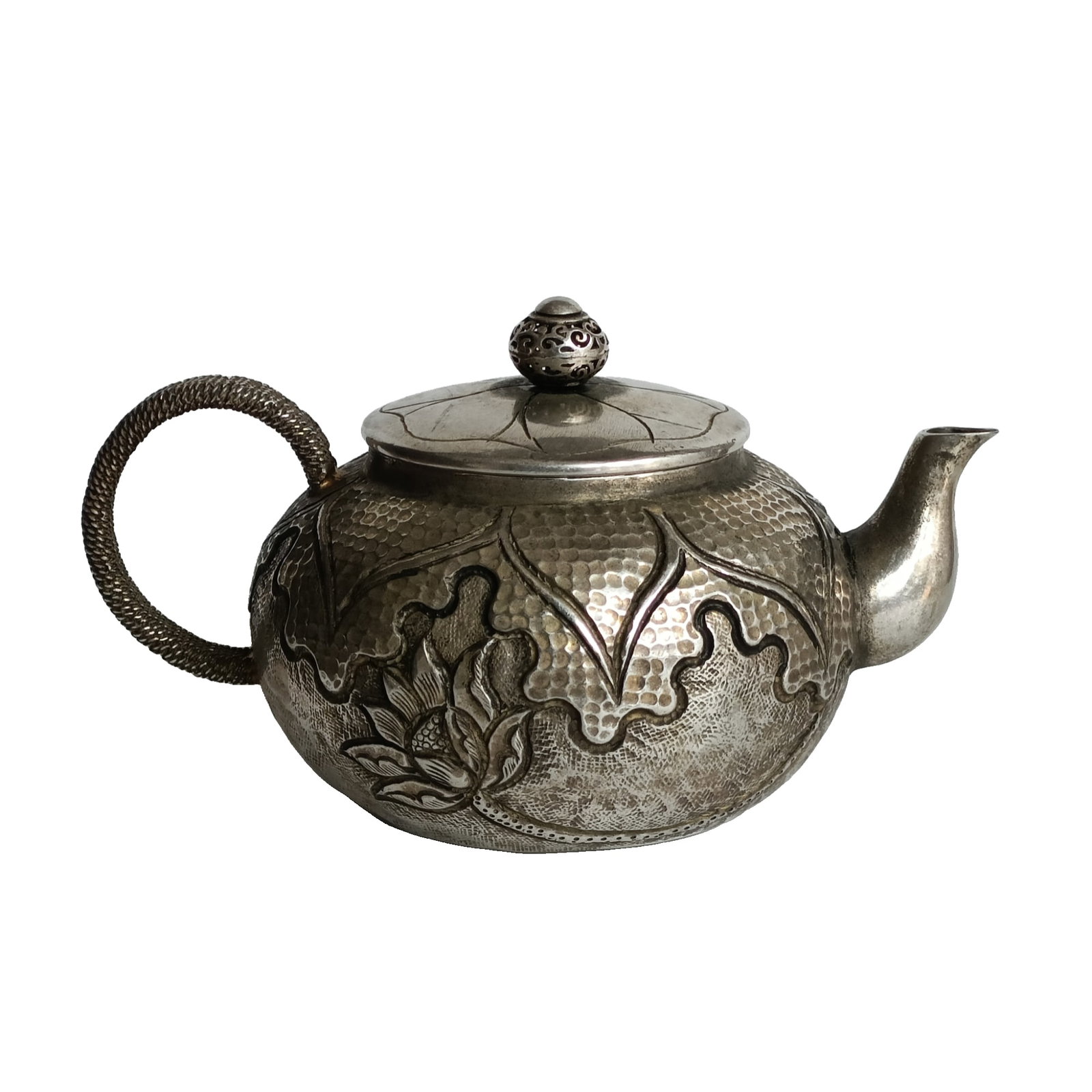 Qing Dynasty Silver Teapot with Lotus Pattern: Qing Dynasty Solid Silver Teapot with Lotus Pattern, Handcrafted Engraving, Perfect Condition, Well-Preserved. The body of the teapot features a lotus motif as its central theme, showcasing exquisite