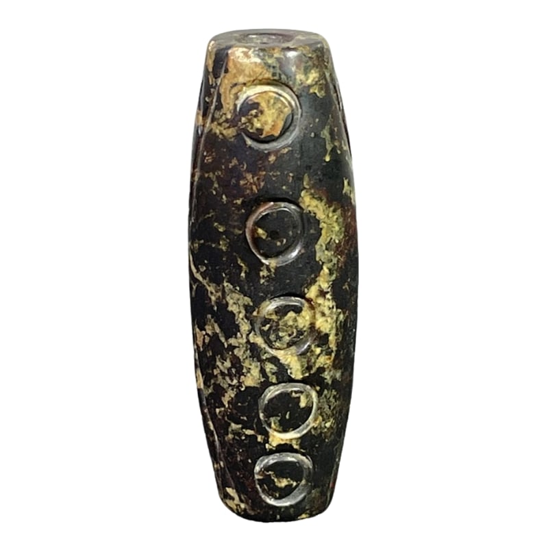 Meteorite Dzi Bead: This is a unique meteorite dzi bead, imbued with mysterious cosmic energy. Its surface features natural textures and a deep color, exuding an ancient charm. It is suitable for collection or use as an