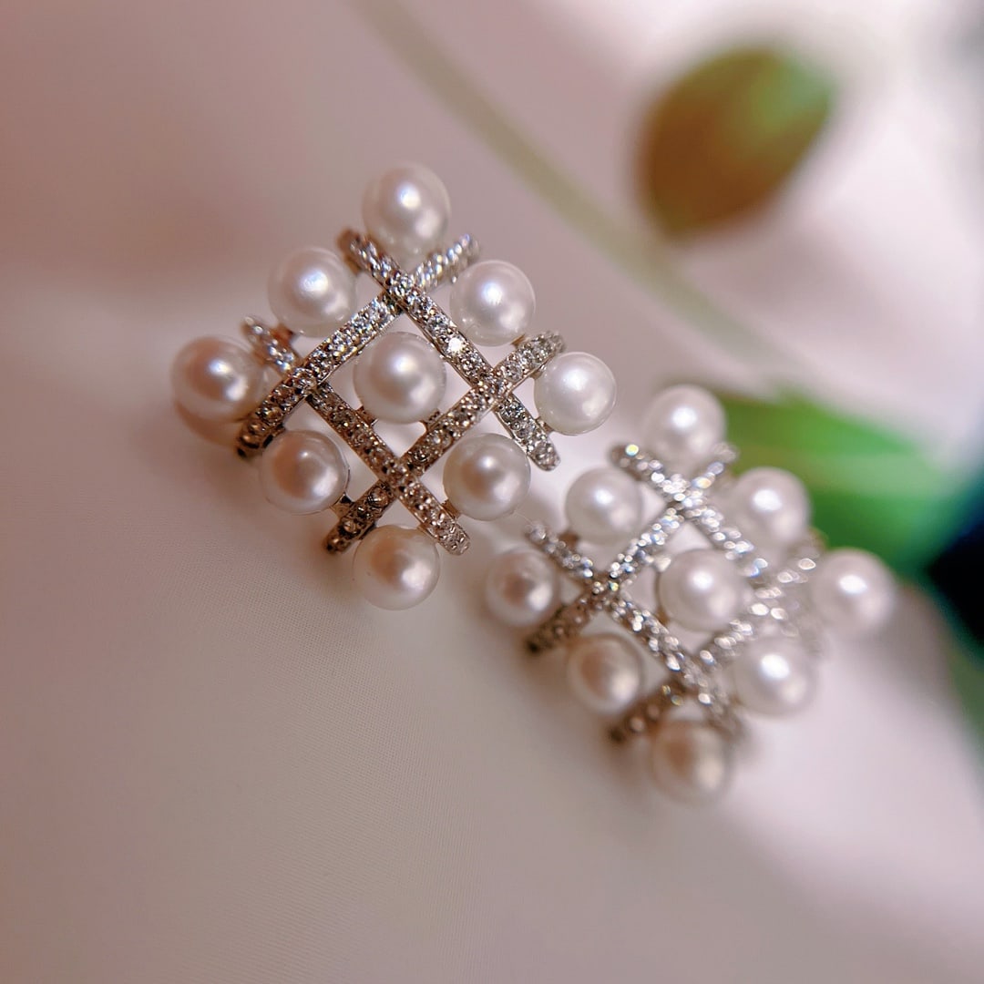 Natural Freshwater Pearl Earrings (1 of 5)