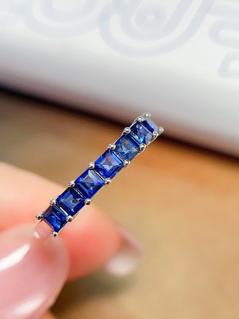 18K Gold Sapphire Ring: This ring is crafted from 18K gold, featuring a natural royal blue princess-cut sapphire. Its minimalist band design highlights the stone's exquisite clarity and substantial size, exuding elegance and