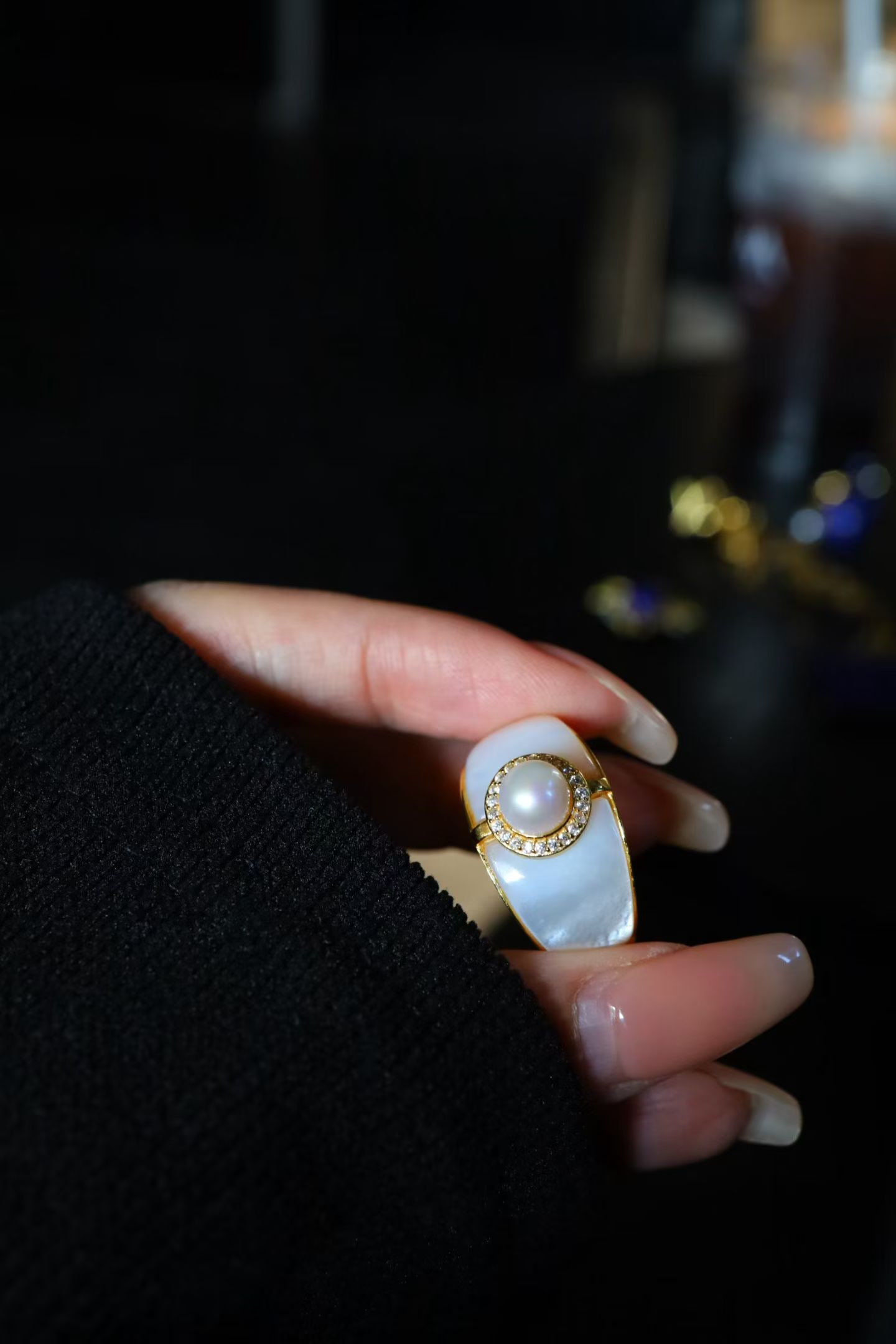 Sterling Silver Natural Pearl Ring: This ring is crafted with natural pearls and sterling silver mother-of-pearl, showcasing a perfect blend of golden richness and cool white. The large diameter and nearly flawless texture of the pearl,