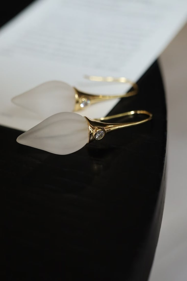 Silver Gilt Natural White Crystal Earrings: These earrings feature natural frosted white crystal, showcasing a cool white luster, paired with silver gilt material for a rich golden texture. Freight: 1.International Freight: Foreign shipping cha