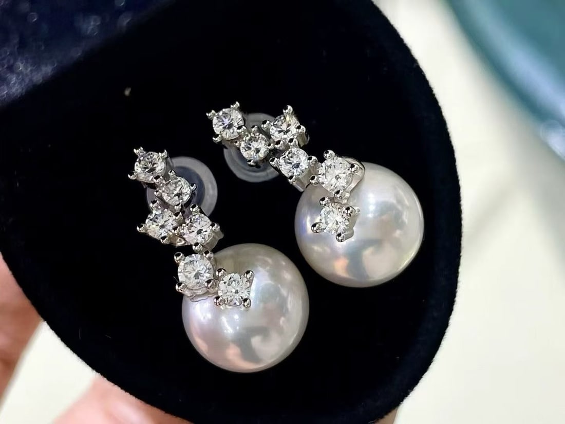 Natural Freshwater Pearl Earrings: These earrings feature natural freshwater pearls with a rich golden and cool white hue. The pearls measure 8.5 to 9mm in diameter, perfectly round with minimal blemishes, showcasing a strong luster. F