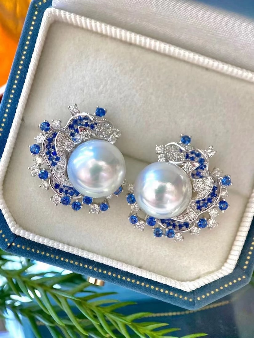 S925 Silver Natural Freshwater Pearl Earrings: These earrings feature S925 silver with 12-13mm large diameter natural freshwater pearls, nearly perfectly round and flawless, showcasing an intense luster. Inspired by the summer-exclusive ice blue r