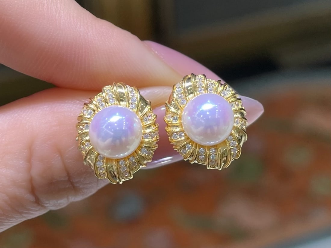 Natural Akoya Pearl Earrings: These earrings feature natural Akoya pearls, showcasing a rich golden hue and cool white luster. The large diameter, perfectly round pearls with minimal blemishes highlight the natural brilliance and 