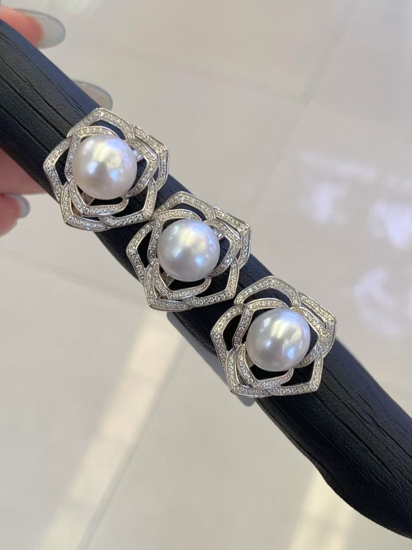 S925 Silver Cool White Pearl Ring: This cool white pearl ring features a natural luster and large diameter pearl, measuring 10-11mm, with an almost flawless round shape. Crafted from S925 silver, it showcases elegant design and exquisi