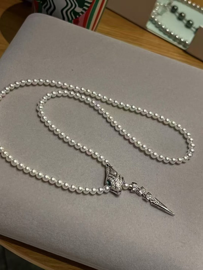 Freshwater Pearl Sweater Necklace: This sweater necklace features natural freshwater pearls with a diameter of 4-5mm, showcasing a rich golden and cool white luster. The pearls are nearly perfectly round with minimal blemishes, exuding