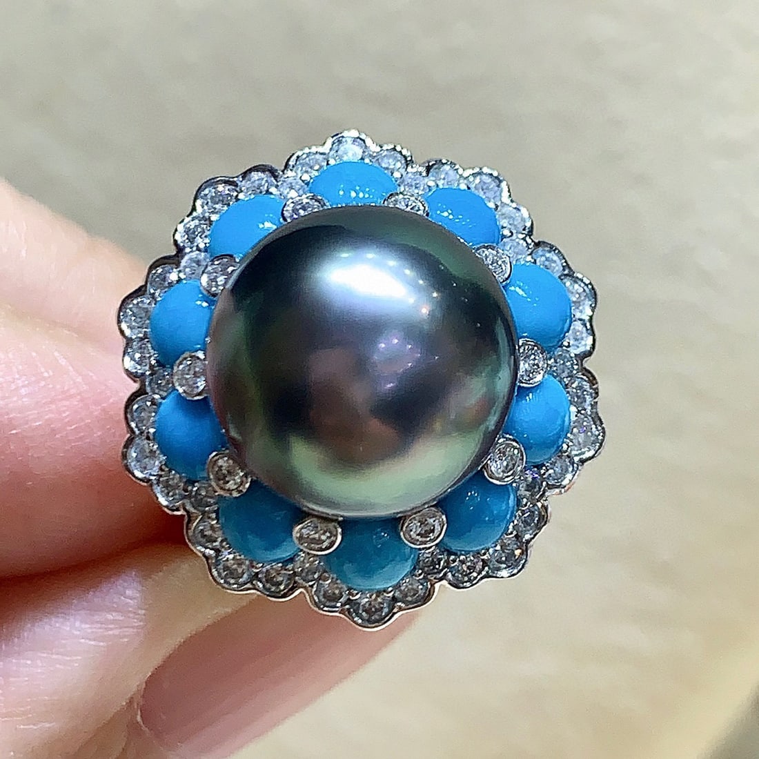 925 Sterling Silver Freshwater Pearl Ring: This ring features meticulously set 925 silver, showcasing the perfect blend of freshwater Tahitian black pearl and turquoise. The pearl, measuring 12 to 13mm, exhibits a perfectly round shape with mi