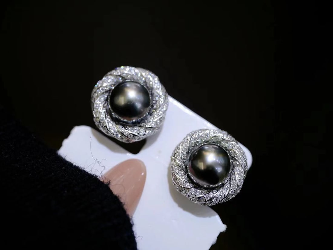 Seawater Pearl Earrings (1 of 6)