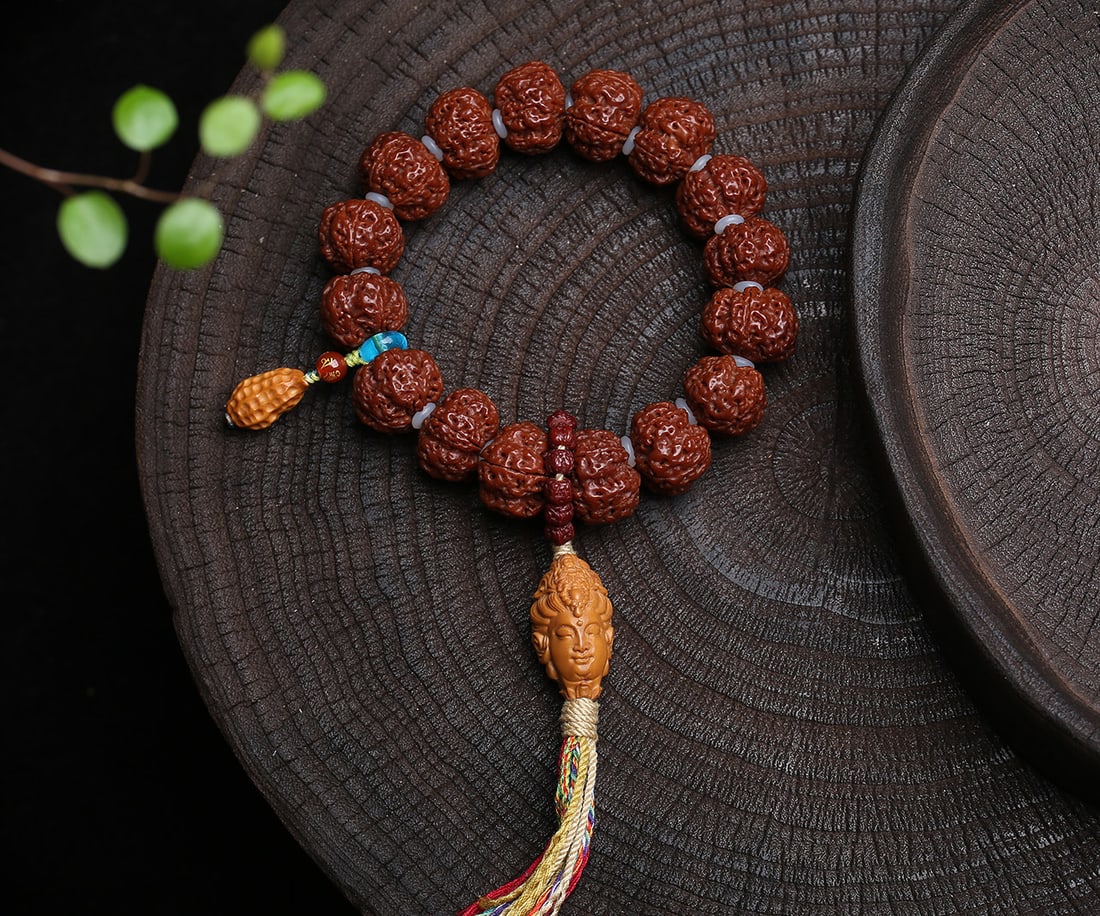 Large King Kong Bodhi Bracelet: This Large King Kong Bodhi Bracelet features a five-petal plum blossom honeycomb texture, showcasing the perfect patina of jade. The beads are thick, full, and meticulously selected, maintaining a nat