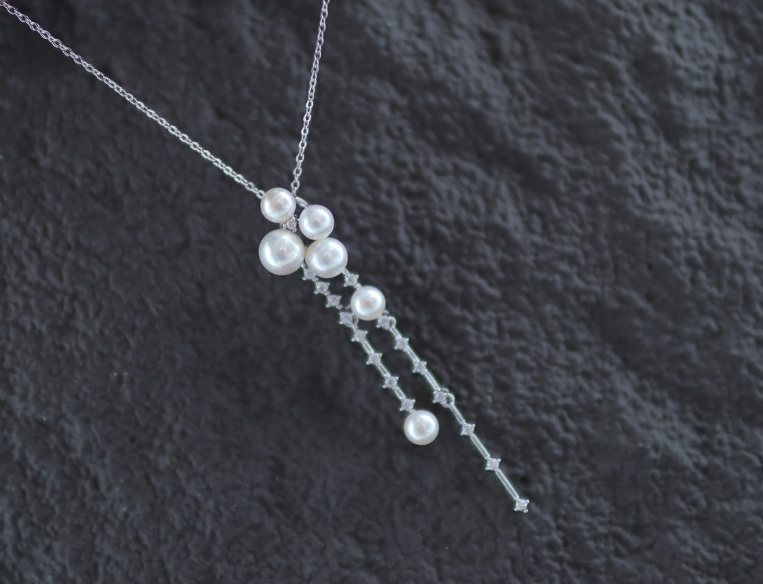 S925 Silver Natural Freshwater Pearl Necklace: This necklace features natural freshwater pearls with diameters ranging from 4-8mm, showcasing a rich golden and cool white luster. The pearls are perfectly round and nearly flawless, exuding ultimate