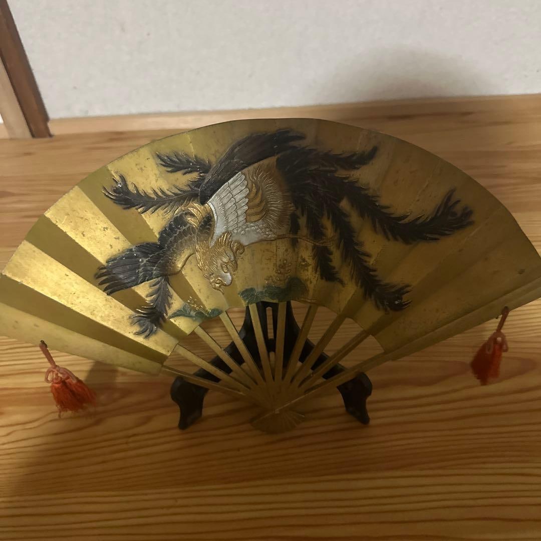 Golden Eagle Pattern Fan with Fan Stand. (1 of 6)