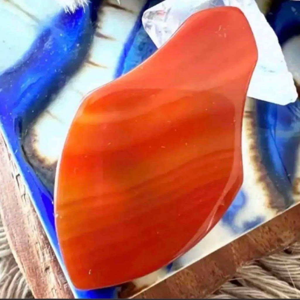 Lucky Stone: Because it is a natural stone, small chips and dents, cracks, and inclusions (contents) may occur. Each has its own unique character. As part of the forces nurtured by nature, it is dedicated to