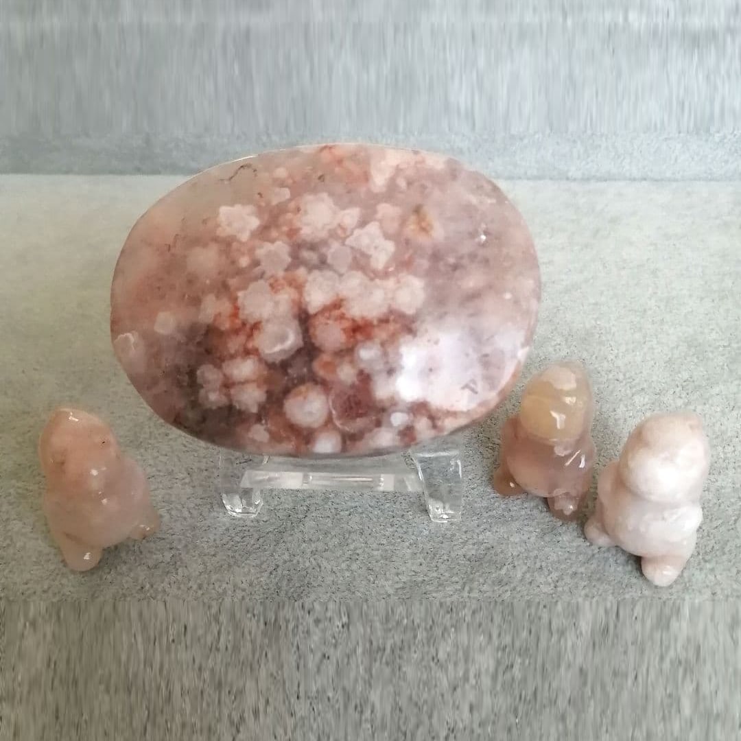 Brand New Cute Cherry Blossom Agate Set: 5-95 [Brand New] Cute Cherry Blossom Agate Set, includes Flower, Handheld Stone, and Dinosaur As these are natural stones, there may be individual variations in color. Please note that due to
