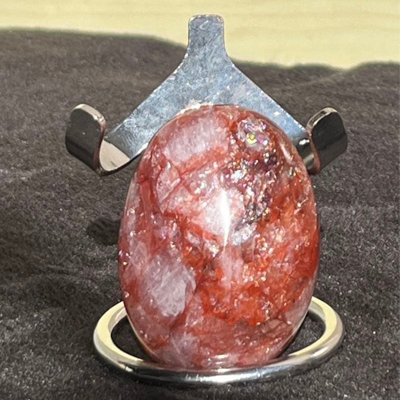 Fire Agate Hand Stone: Fire Quartz Hand Stone for Protection, Health, Academic Progress, Career Transition, and Love Fortune This is a "handheld stone" crafted from natural stone material. As the name suggests, it is an