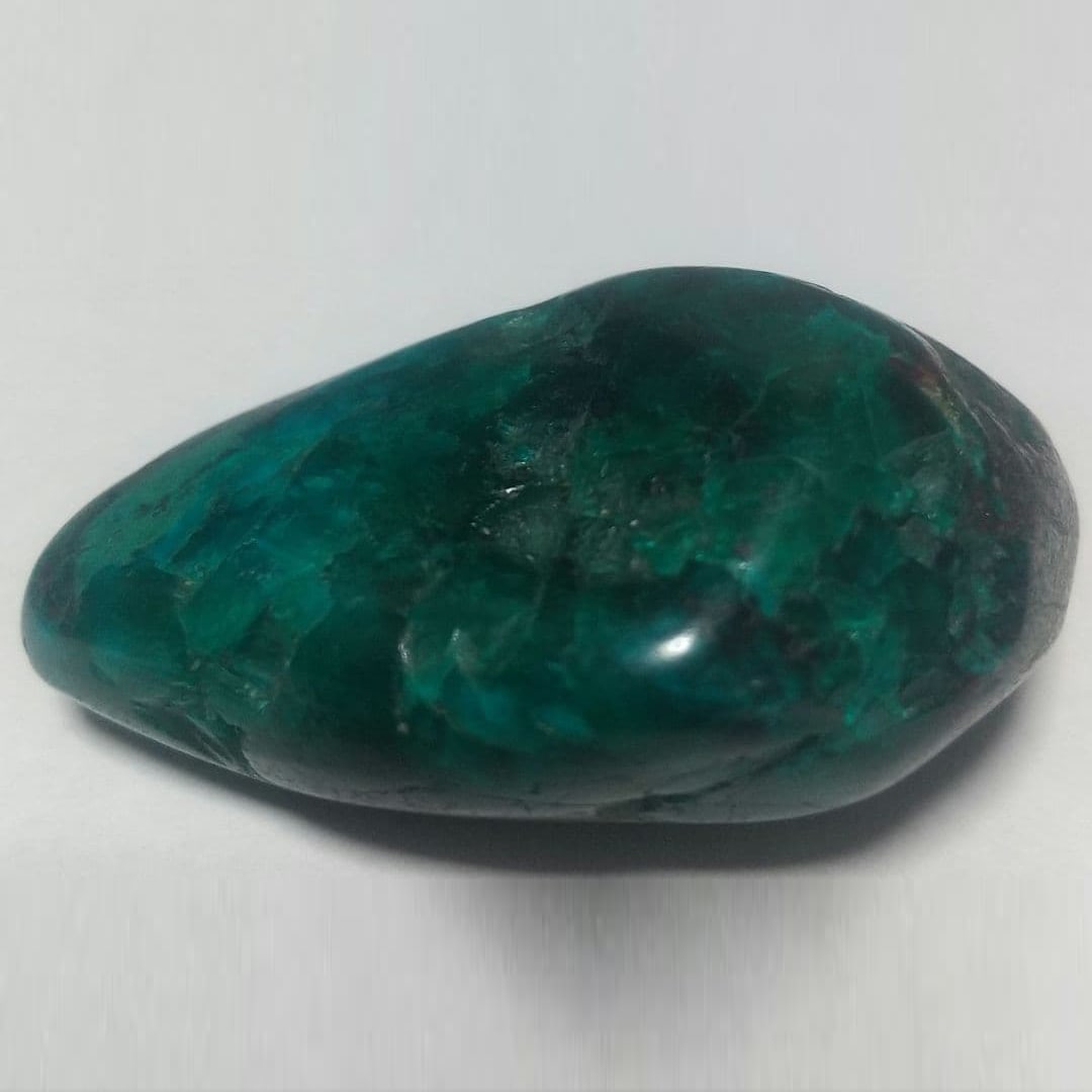 Natural Diopside Polished Stone: Natural Diopside (Euphorbia Acid) Polished Stone, Approximately 27 Grams, Originating from Congo This is a polished and tumbled diopside from Congo, weighing approximately 27 grams. Dimensions: