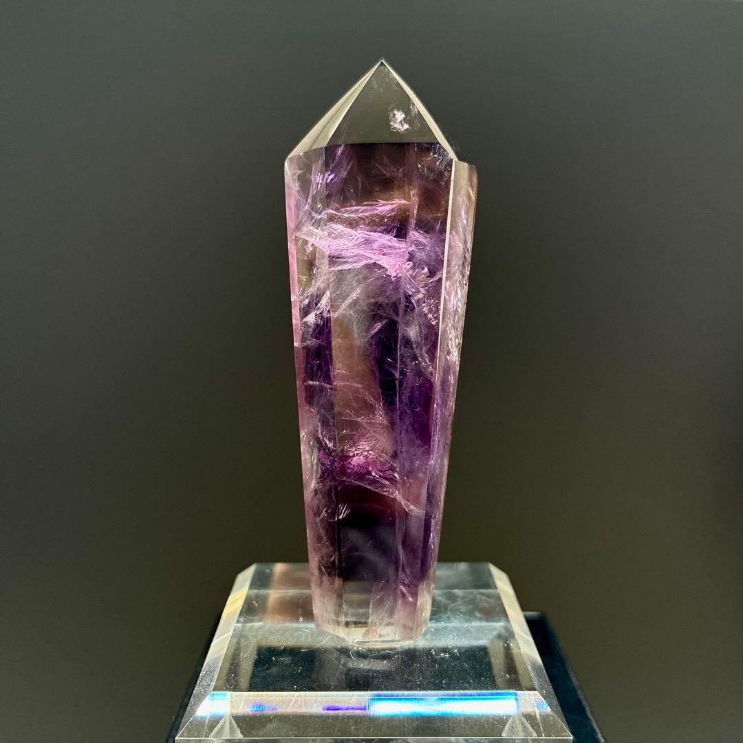 Amethyst Point: Amethyst Point - Translucent Gradient Hexagonal Polish Features This amethyst column showcases a beautiful gradient, transitioning from a soft lavender to a slightly deeper purple at the tip.