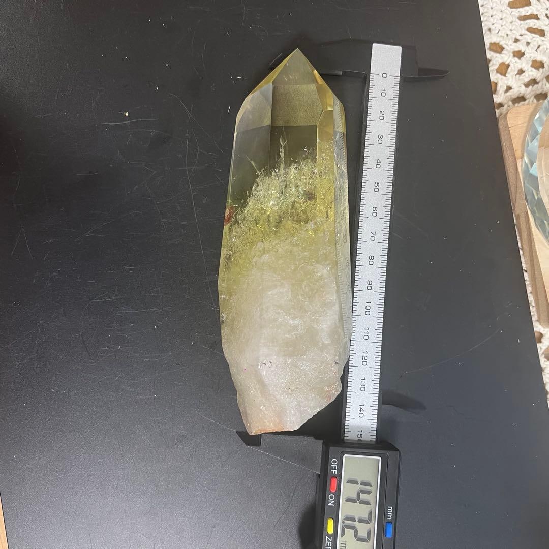 Yellow crystal column, hexagonal prism shape. - 18