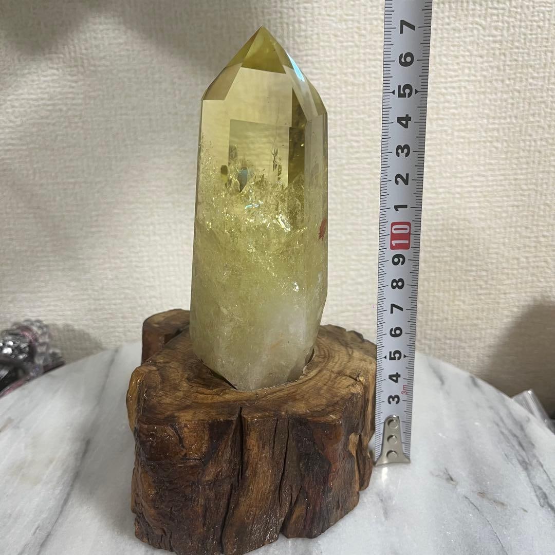 Yellow crystal column, hexagonal prism shape. - 20