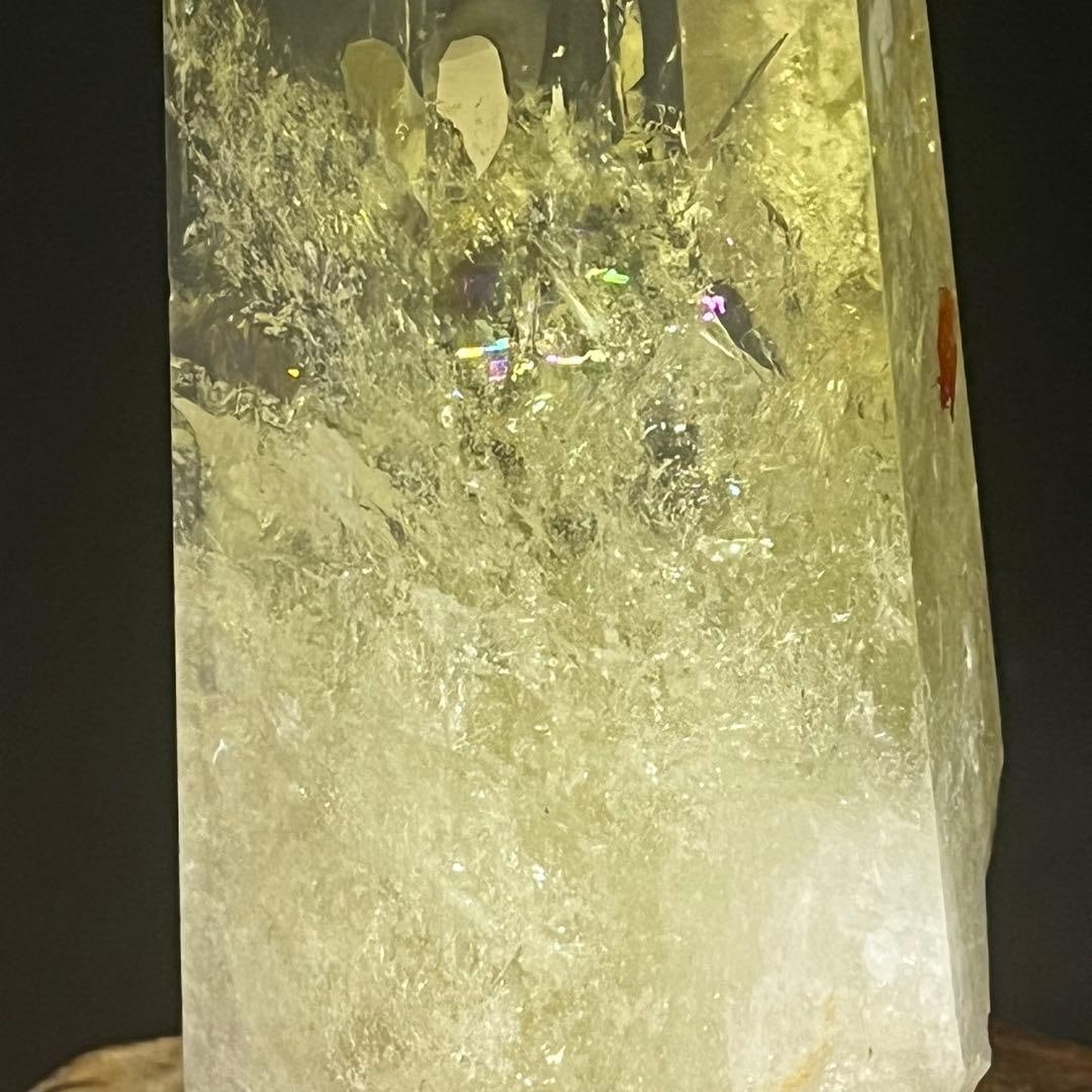 Yellow crystal column, hexagonal prism shape. - 7