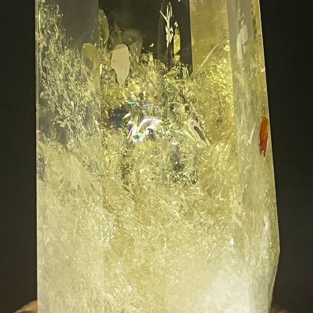 Yellow crystal column, hexagonal prism shape. - 8