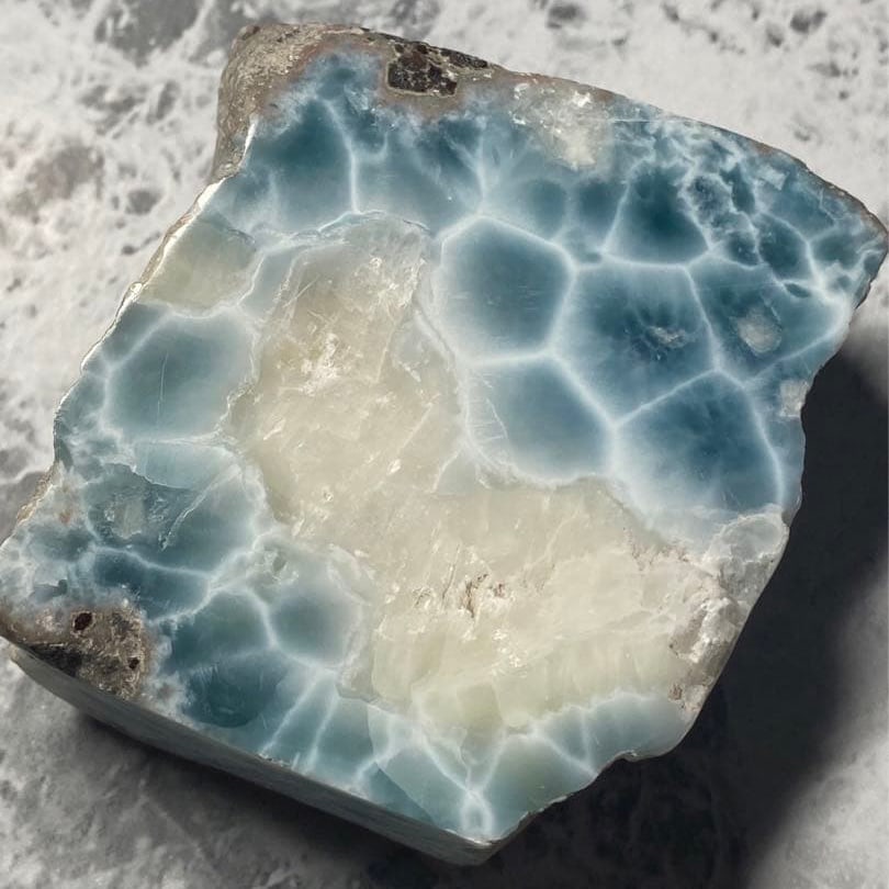 Larimar Rough Stone: Larimar Rough Stone, Top Quality, Water Surface Texture, Turtle Pattern Top-grade Larimar rough stone featuring water surface and turtle patterns. Larimar Slice Rough Stone Premium Quality Weight: