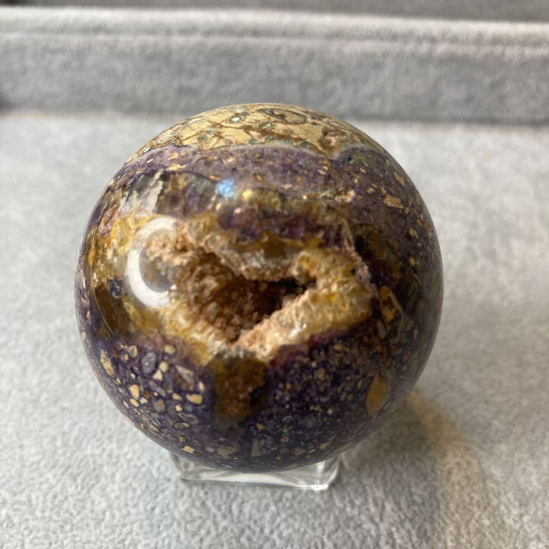 Specimen of Kunzite and Fluorite Coexistence: Specimen of Coexisting Purple Spodumene and Fluorite, Diameter 53.4 mm. Dimensions: Diameter 53.4 mm Weight: 225 grams Includes base. Sugilite, along with Larimar and Charoite, is renowned as one of