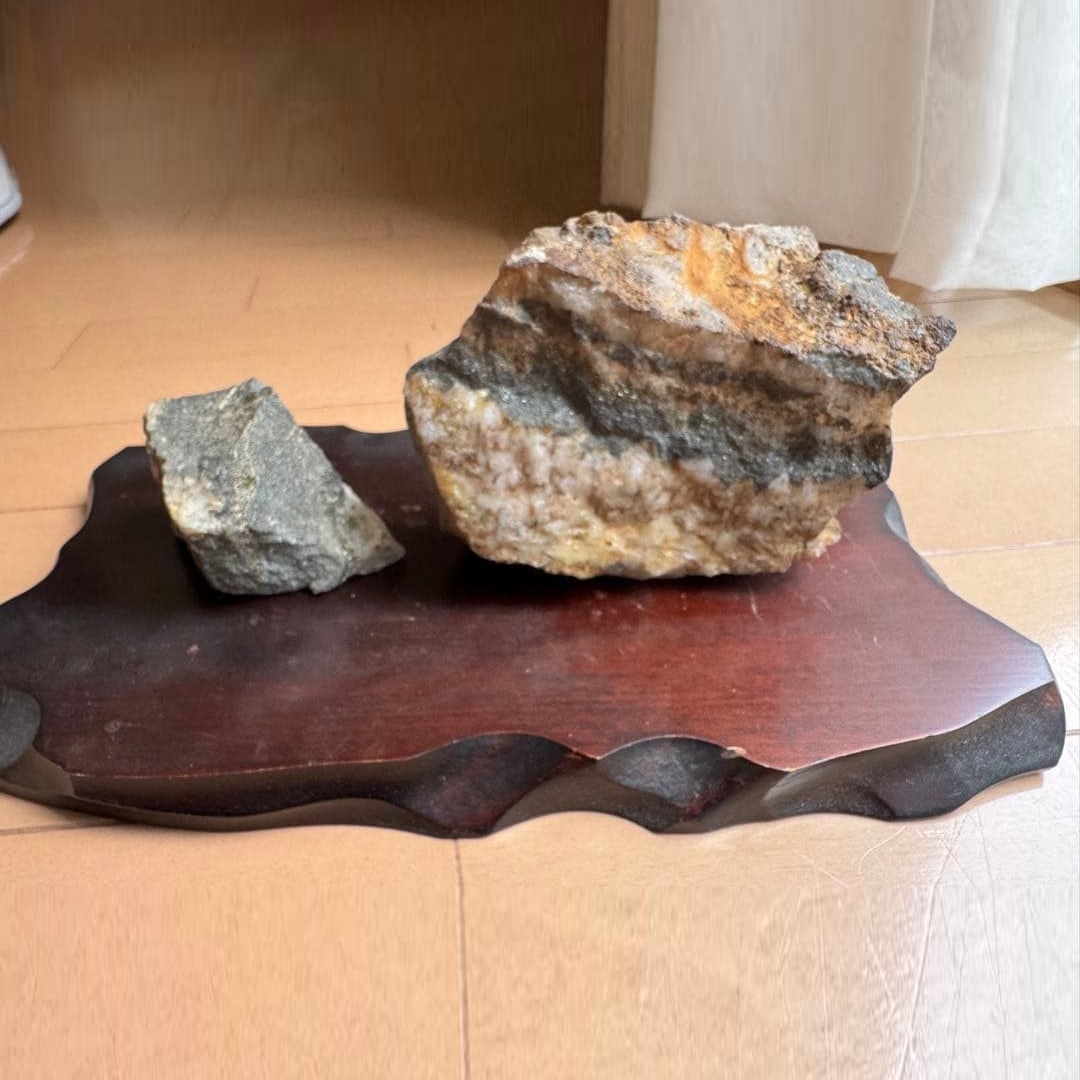 Two ore samples collected from the Sado Gold Mine.: Two ore samples collected from the Sado Gold Mine. These are ores from the Sado Gold Mine. This type of gemstone is very suitable for placement in various locations, such as an entrance hall or a Japa