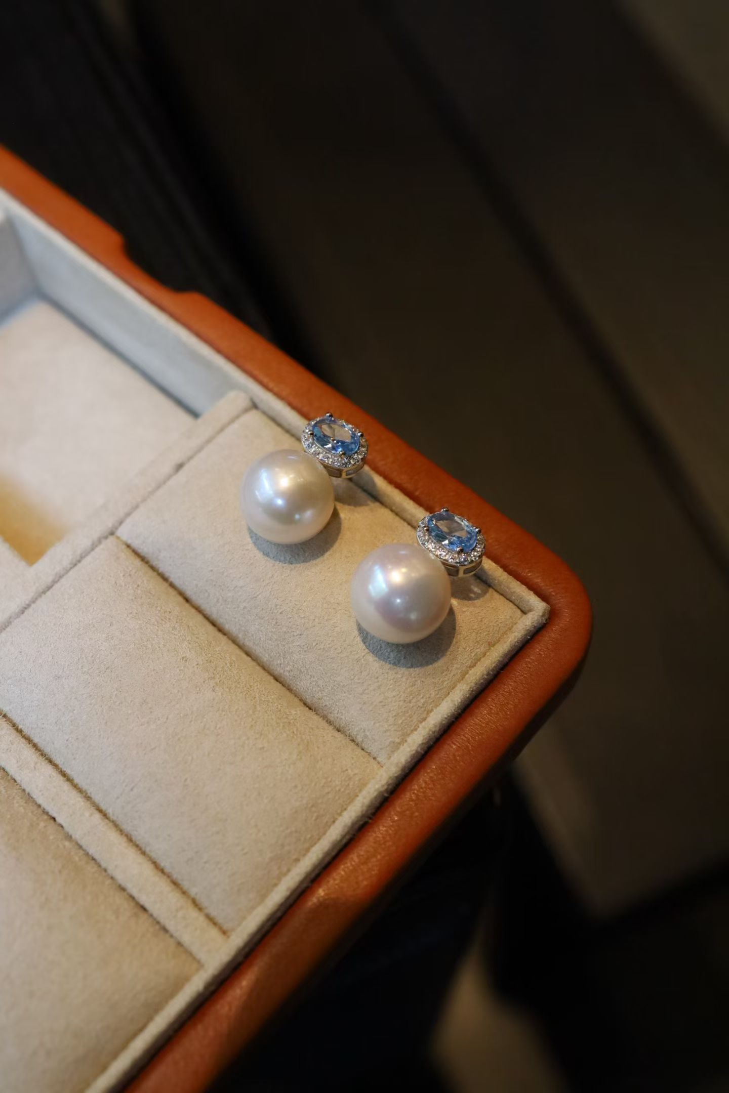 Sterling Silver Pearl Earrings: These classic sterling silver earrings feature an 11mm pearl at the center, exuding elegance and sophistication. Blue zircon accents add a touch of vibrant color. (Pearl 11mm) Freight: 1.International