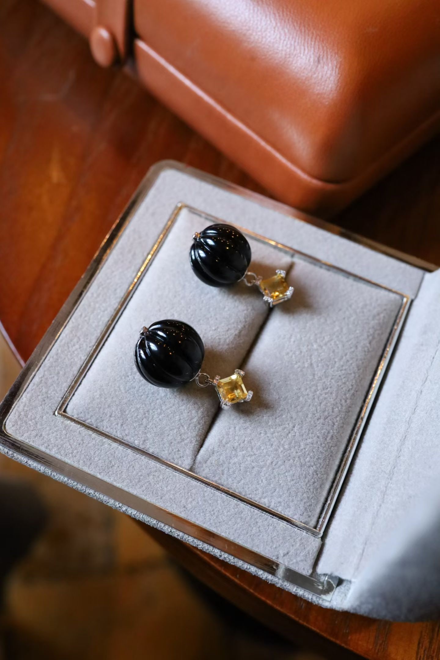Sterling Silver Black Agate Earrings: Chubby pumpkin shape with citrine accents adds a lively touch. Set in sterling silver, lightweight yet substantial. Freight: 1.International Freight: Foreign shipping charges are determined by destina