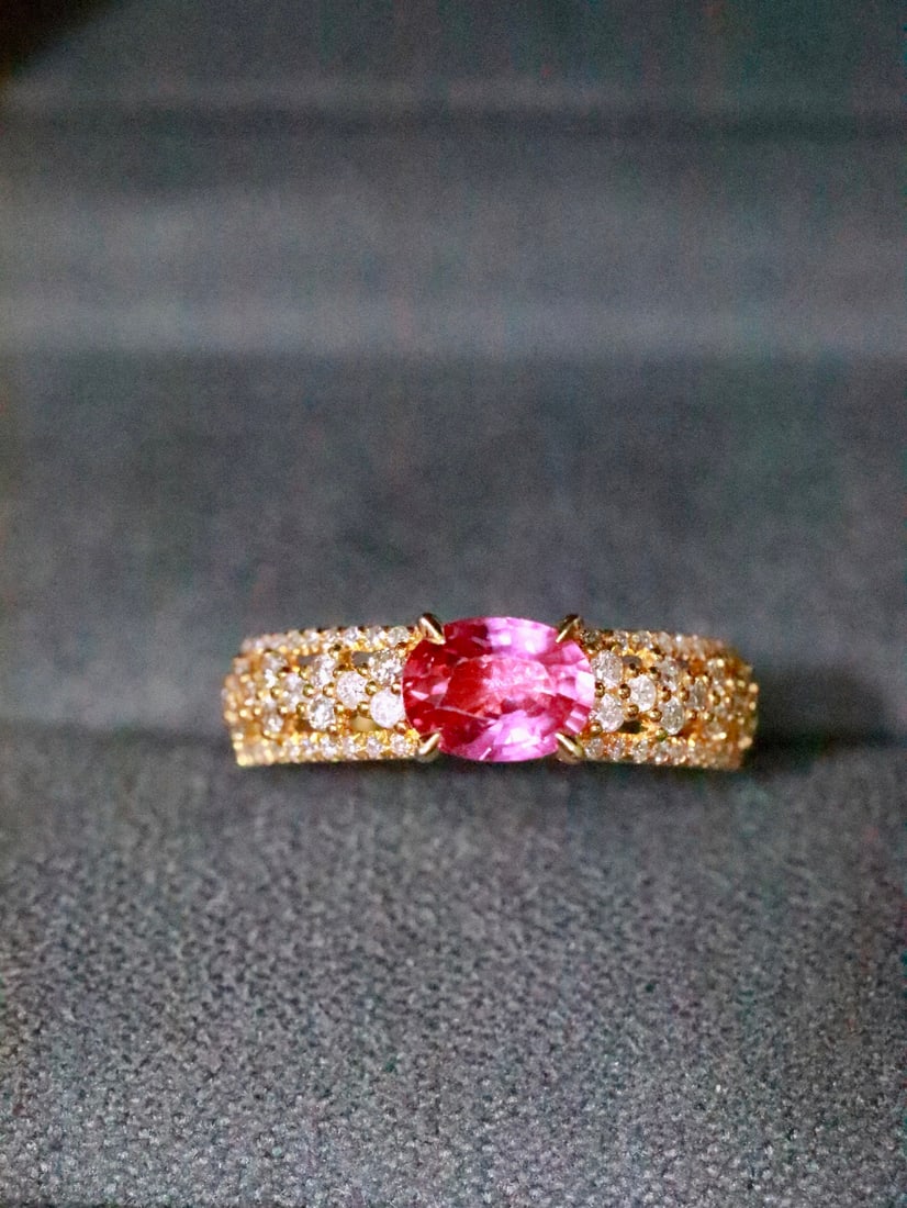 18K Gold Natural Unheated Ruby Ring: This ring features a natural unheated ruby as the main stone, showcasing an elegant color. Expertly set with high-quality diamonds, it adds a touch of luxury. The overall design of the ring is exquisi