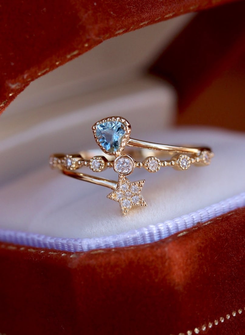18K Gold Natural Aquamarine Diamond Ring: This ring features a Santa Maria aquamarine as the main stone, reminiscent of a dreamy sky. The diamonds are like stars, adding endless romance. Freight: 1.International Freight: Foreign shipping char
