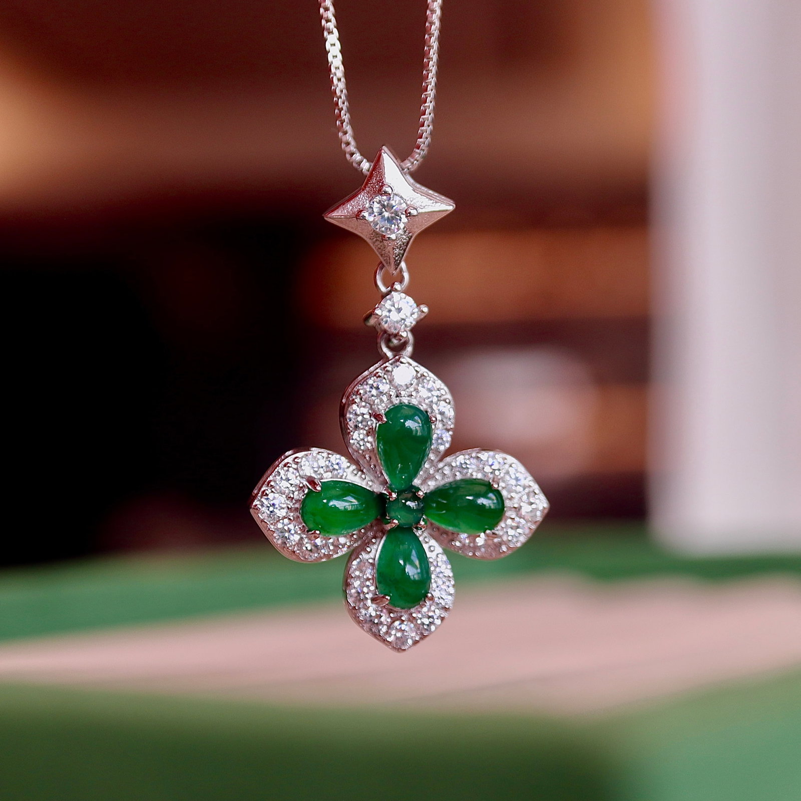 Natural Jade Pendant: This pendant is crafted from natural jade, showcasing the noble hue of . The four-leaf clover design symbolizes luck and beauty, with a simple and elegant style suitable for any occasion. The