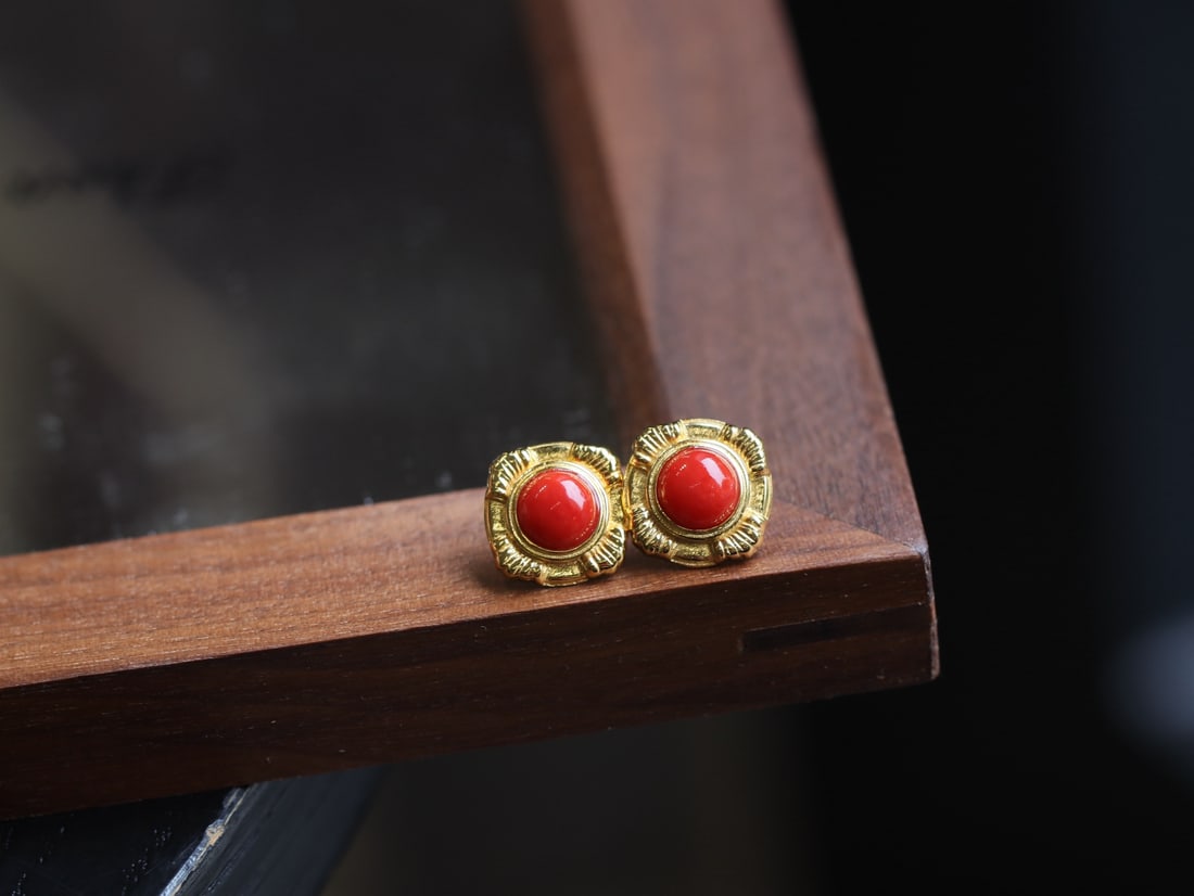 S925 Silver Natural Red Coral Earrings: These earrings feature natural red coral as the main stone, showcasing its unique color charm. The S925 silver setting enhances the overall texture and elegance. Suitable for various occasions, highli