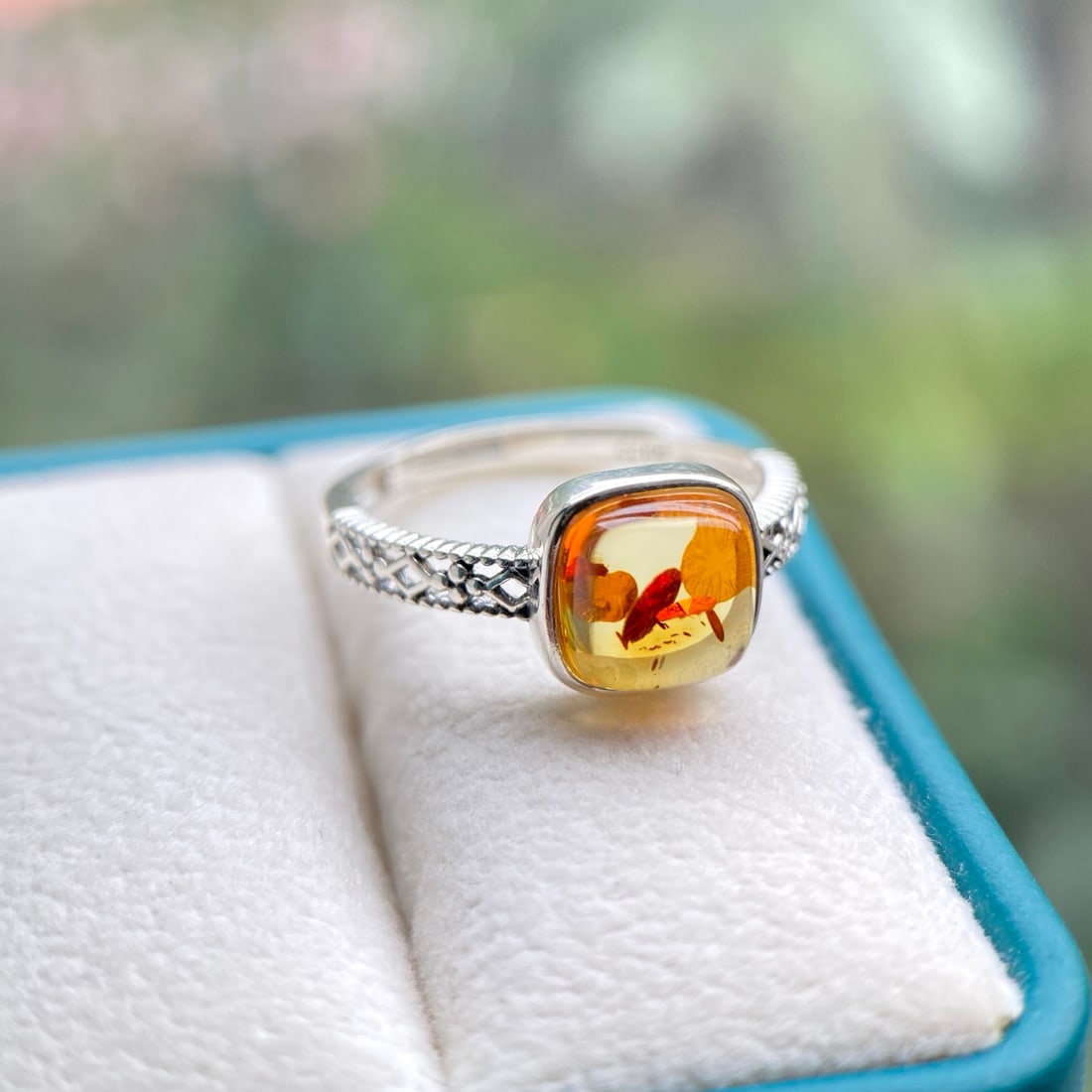 S925 Silver Natural Amber Ring: This ring features a natural amber as the main stone, exuding a vintage elegance. The S925 silver setting enhances the overall refinement. The sugar cube shape design is unique, perfect for those